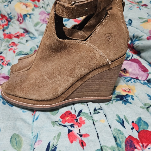 Women's Ariat Wedges size 7 - Picture 3 of 5
